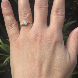 🛑sold 
18k Gold Opal & Diamond Ring Size 5.75 Vintage